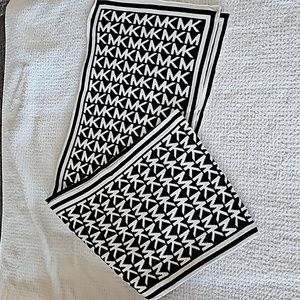 NWT MK KNIT SCARF